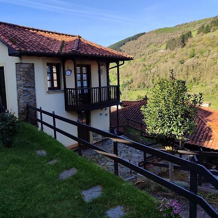 La Casina De Santulaya Villa Cangas De Narcea Exterior photo