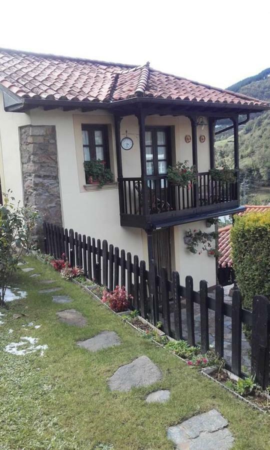 La Casina De Santulaya Villa Cangas De Narcea Exterior photo